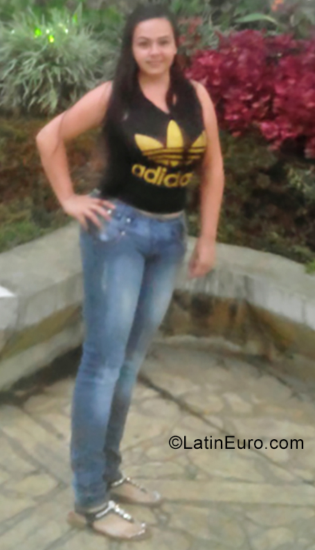 Date this hot Colombia girl Daniela from Medellin CO25199