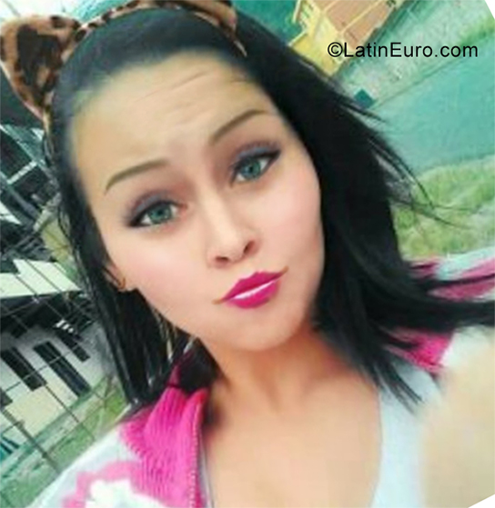 Date this passionate Venezuela girl Estefania from Merida VE2289