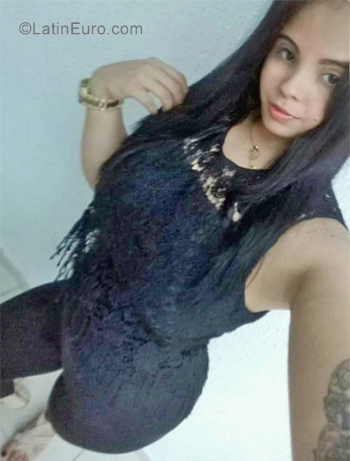 Date this athletic Venezuela girl Mia from Maracaibo VE2294