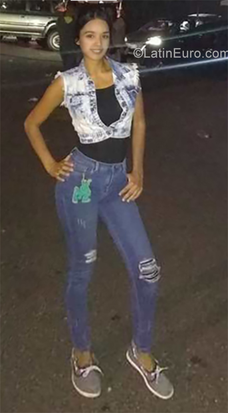 Date this georgeous Venezuela girl Maria from Los Teques VE2296