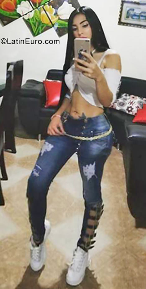 Date this attractive Colombia girl Vanesa from Medellin CO25244