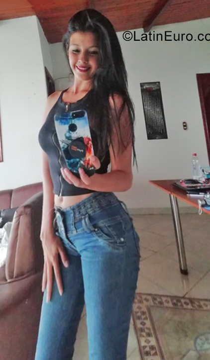 Date this attractive Colombia girl Sara from Bucaramanga CO25246