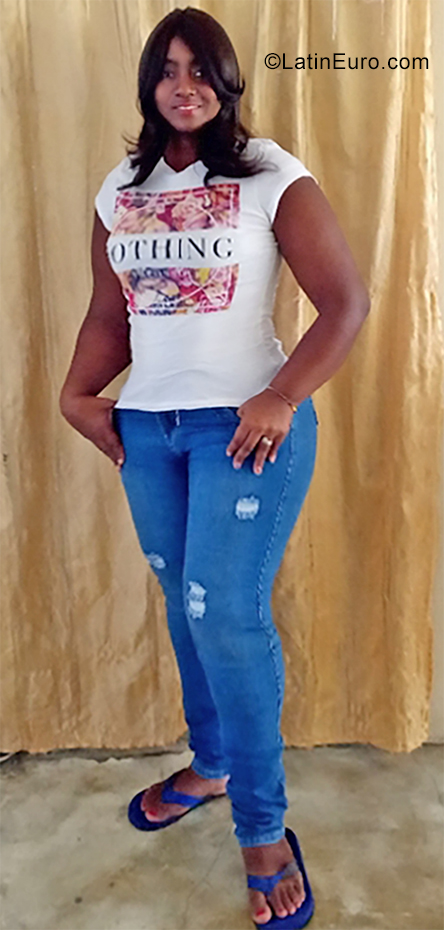 Date this charming Colombia girl Andrea from Cali CO25659