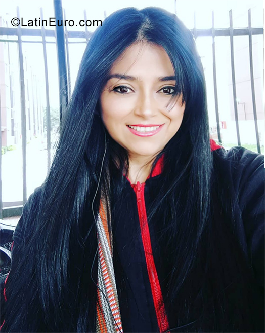 Date this young Colombia girl Juana from Bogota CO25271