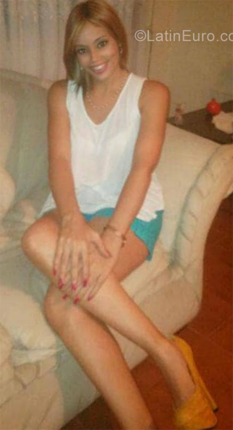 Date this lovely Venezuela girl Jennifer from Caracas VE2350