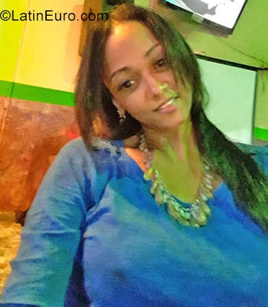 Date this tall Dominican Republic girl Valencia from Santo Domingo DO34703