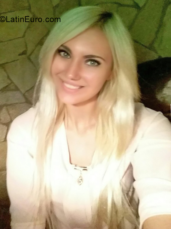 Date this good-looking Ukraine girl Retfonie from Kiev UA77