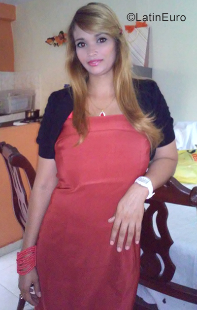 Date this attractive Dominican Republic girl Deruy from Santo Domingo Este DO34876