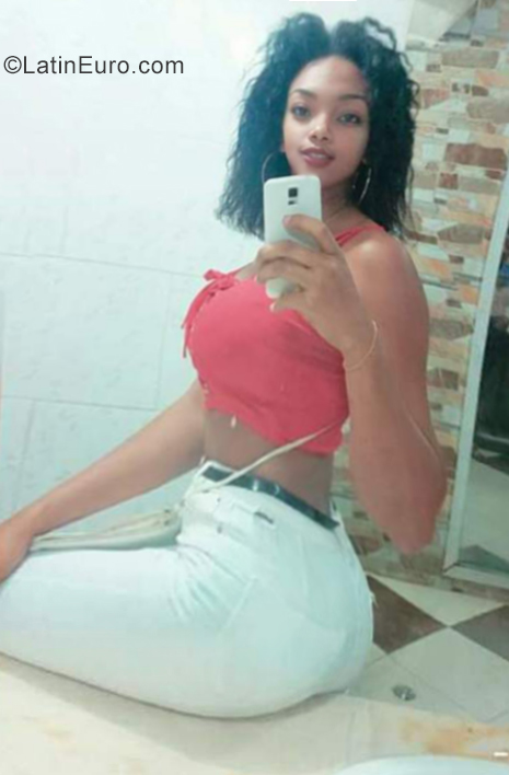 Date this charming Dominican Republic girl Jafreisy from San Pedro De Macoris DO34923