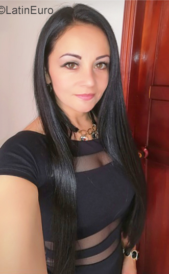 Date this sultry Colombia girl Pao from Bogota CO25433