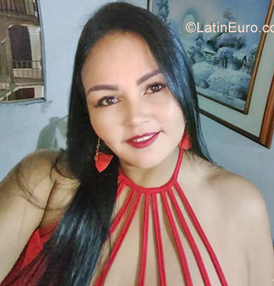 Date this sensual Colombia girl Milena from Cali CO25447