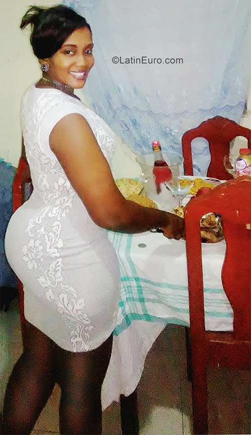 Date this hard body Dominican Republic girl Paula from Higuey DO35004
