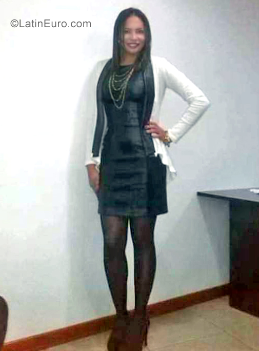 Date this stunning Colombia girl Yira from Bogota CO25478