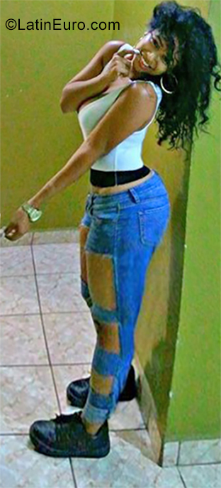 Date this hot Dominican Republic girl Ariana from La Romana DO39989