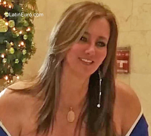 Date this beautiful Colombia girl Angela from Cali CO25518