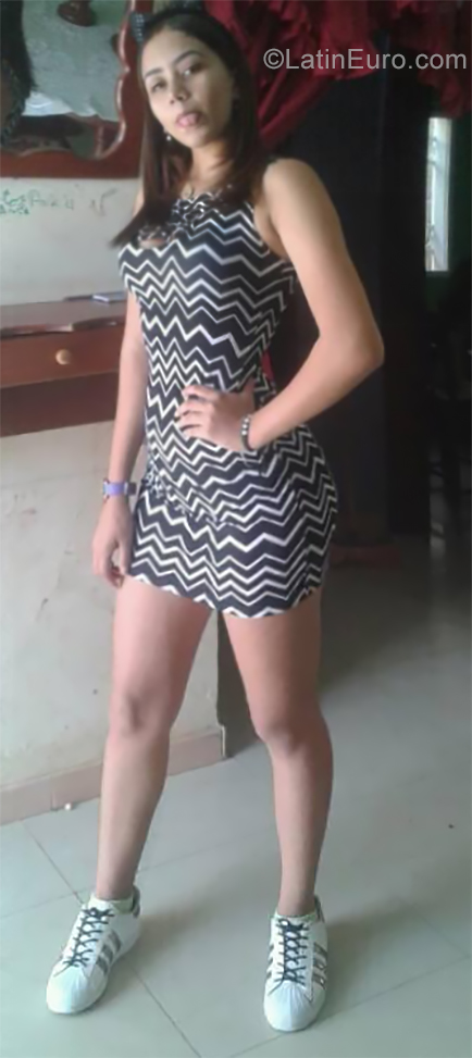 Date this georgeous Venezuela girl Yueli from Caracas VE2452