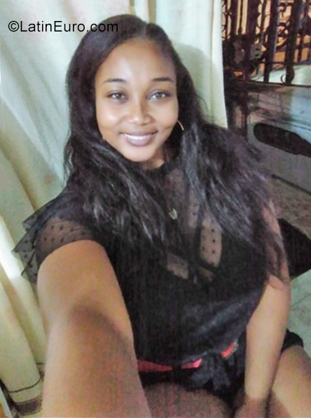 Date this voluptuous Colombia girl Valentina from Cali CO25525