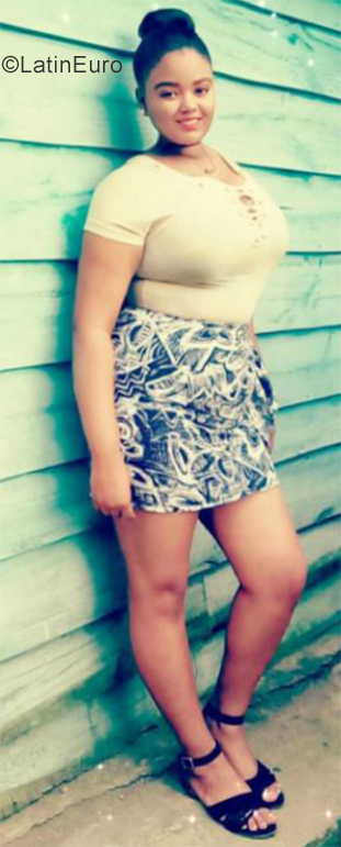 Date this nice looking Dominican Republic girl Andrea from Santo Domingo DO35170