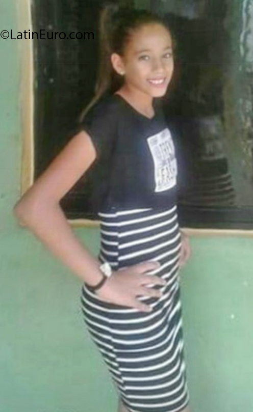 Date this fun Dominican Republic girl Bella from Santo Domingo DO35193