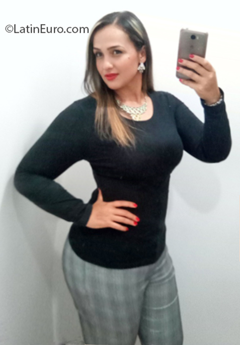 Date this athletic Colombia girl Liliana from Medellín CO25559