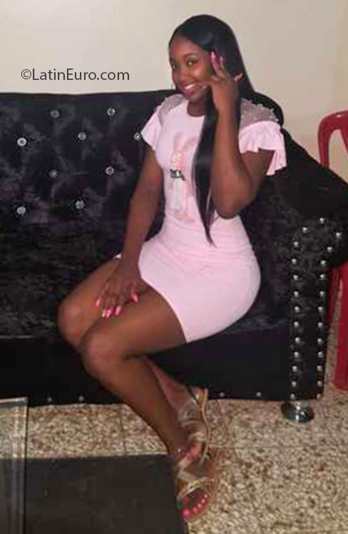 Date this pretty Dominican Republic girl Esbamel from Santo Domingo DO35211