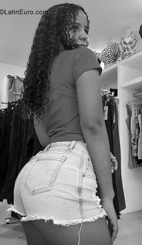 Date this voluptuous Colombia girl Dana from Cota CO25583