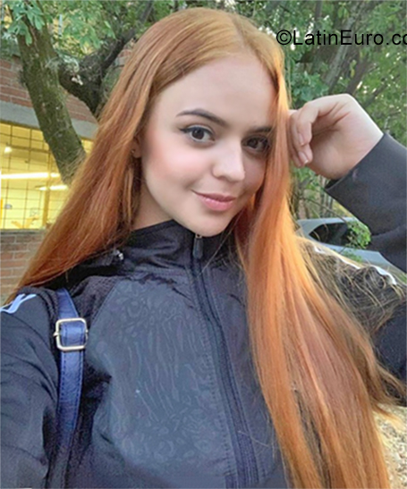 Date this nice looking Colombia girl Laura from Medellin CO25584
