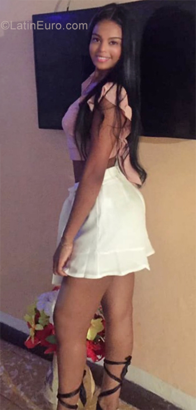 Date this hard body Colombia girl Bri from Cali CO25603