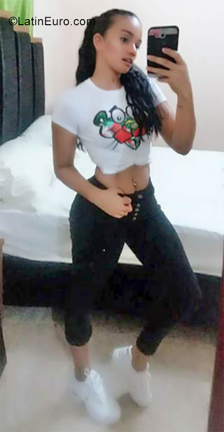 Date this athletic Dominican Republic girl Gabriela from La Vega DO35284