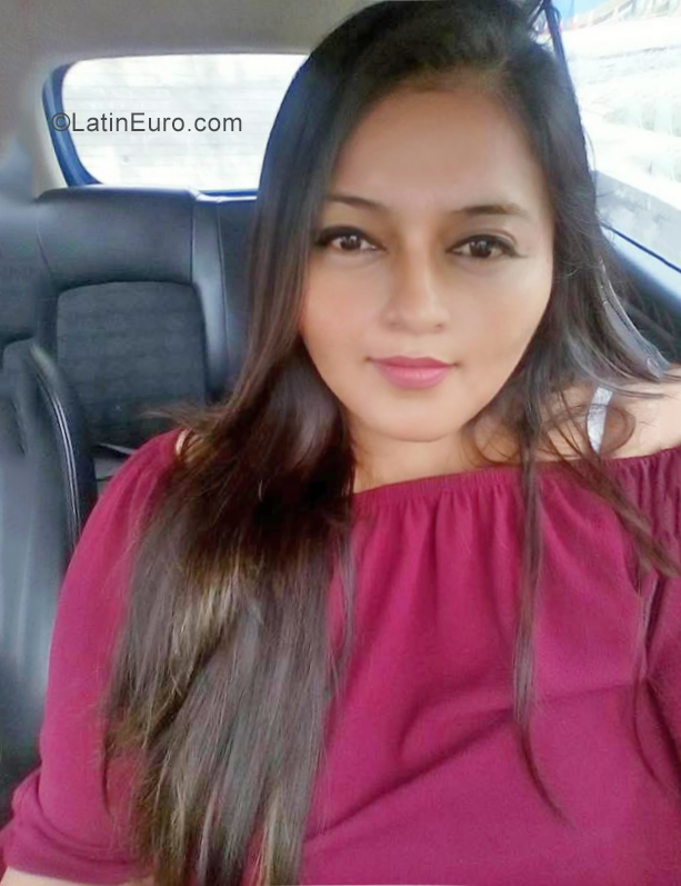 Date this voluptuous Ecuador girl Rosa from Guayaquil EC341