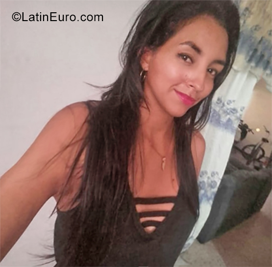 Date this sensual Colombia girl Andrea from Cali CO25674