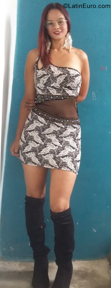 Date this hot Colombia girl Damaris from Manizales CO25675