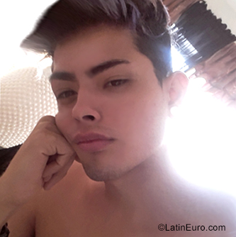 Date this attractive Colombia man Brandon from Pereira CO25688