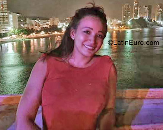 Date this lovely Colombia girl Karina from Santa Marta CO25720