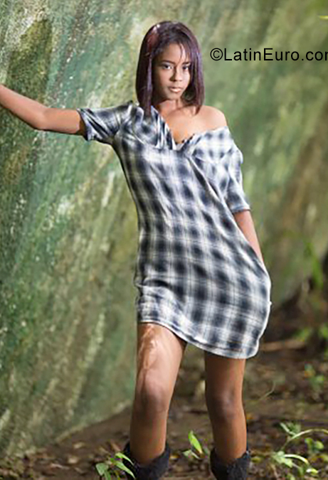 Date this georgeous Dominican Republic girl Sofia from Santo Domingo DO35401