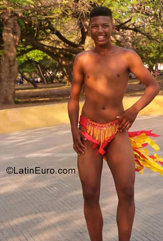Date this beautiful Colombia man Jhon from Cartagena CO25773