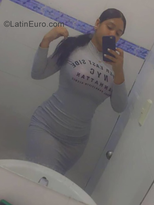 Date this lovely Dominican Republic girl Genesis from Mao Valverde DO35850