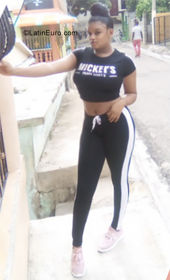 Date this fun Dominican Republic girl Crismary from Puerto Plata DO35479