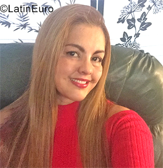 Date this sensual Colombia girl Nath from Armenia CO25787