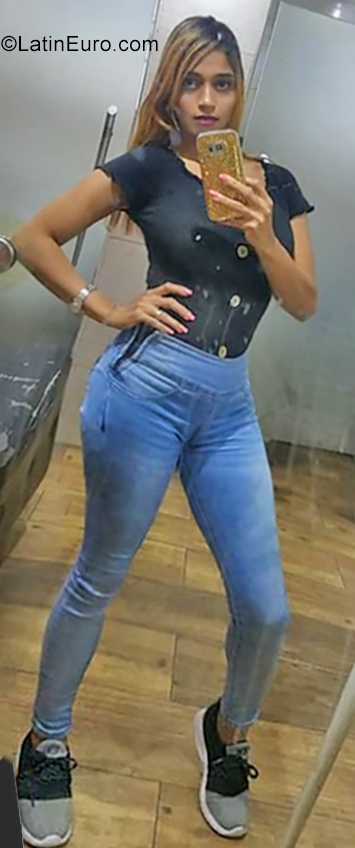 Date this nice looking Dominican Republic girl Ana from Santo Domingo DO35496