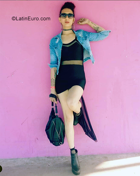 Date this happy Argentina girl Gala from Buenos Aires AR207