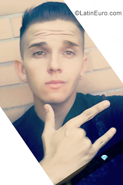 Date this tall Venezuela man Greg from Merida VE2557