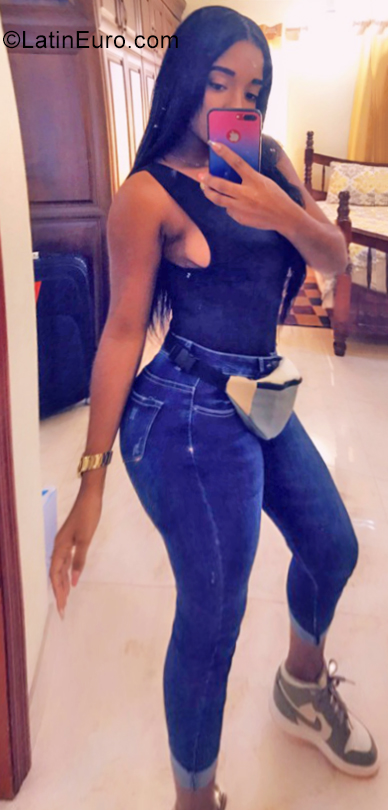 Date this good-looking Dominican Republic girl Yoniry from San Pedro De Macoris DO35508