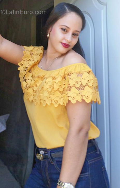 Date this lovely Dominican Republic girl Dayana from Santiago DO35509