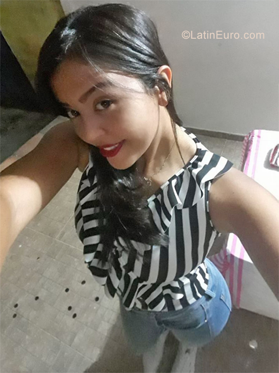 Date this stunning Colombia girl Claudia from Barrancabermeja CO25809