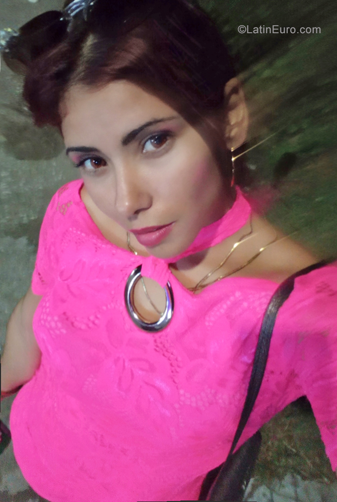 Date this georgeous Cuba girl Jessica from Havana CU554