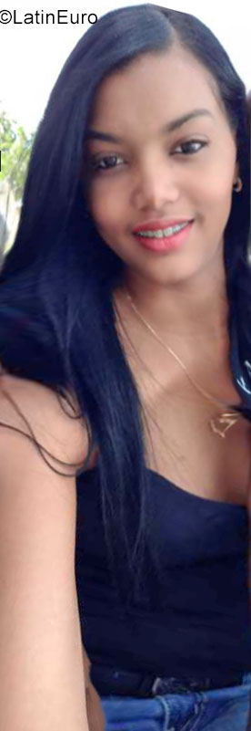Date this pretty Dominican Republic girl Maria from Santo Domingo DO35545