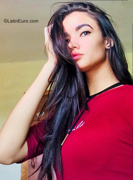 Date this cute Cuba girl Diane from Holguin CU558