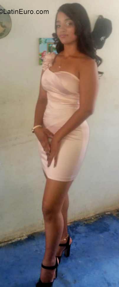 Date this attractive Dominican Republic girl Gabi from Santiago DO35576