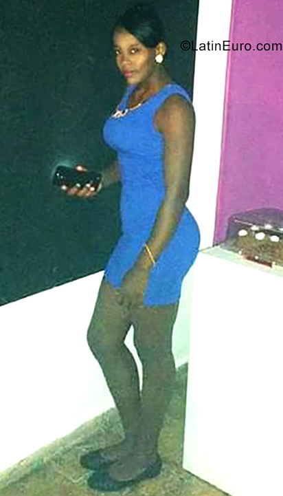 Date this exotic Dominican Republic girl Esmara from Santo Domingo DO35582